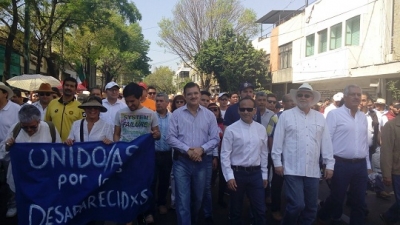 Universitarios rechazan xenofobia y racismo en “Marcha por México” en Guadalajara