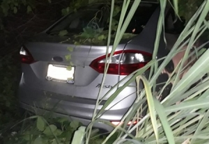 Despistada mujer se salió del libramiento carretero con un ‘poderoso’ Ford