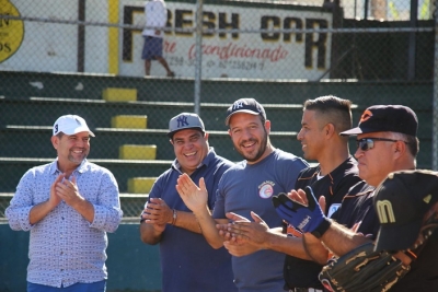 Inauguran Andrés y alcalde Torneo de Softbol Interdependencias