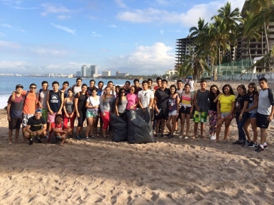 Vallarta recibe a sus visitantes con playas limpias