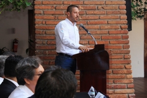 La sociedad demanda nuevos liderazgos: Víctor Bernal