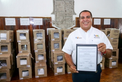 Recibe alcalde constancia de Ratificación de Mandato