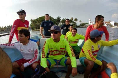 Entrenan Guardavidas de Bahía en Salvamento Acuático, Búsqueda y Rescate