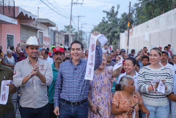 Héctor Santana entregó la primera etapa de la Calle Benito Juárez en El Porvenir