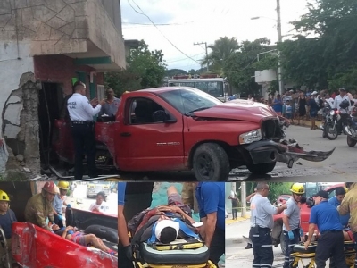 Circulaban a exceso de velocidad, atropellan a dos jóvenes y chocan con dos casas