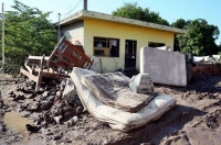 Comunidades sufren bajo el lodo y al gobierno le importa más el tema del nuevo aeropuerto
