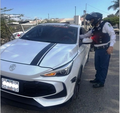 Realizan operativo de vidrios polarizados y a volteos por falta de equipo de seguridad en Puerto Vallarta