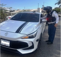 Realizan operativo de vidrios polarizados y a volteos por falta de equipo de seguridad en Puerto Vallarta
