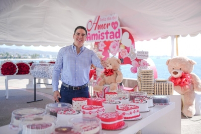 Héctor Santana celebra el 14 de febrero con la "Tómbola del Amor"