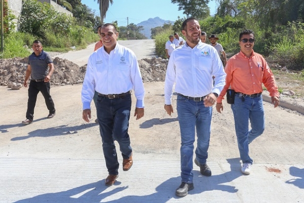 Construye Gobierno Municipal de Vallarta aproches en avenida Los Poetas