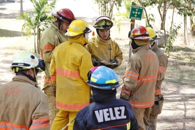 Capacitan a Bomberos de Bahía en Investigación de Incendios