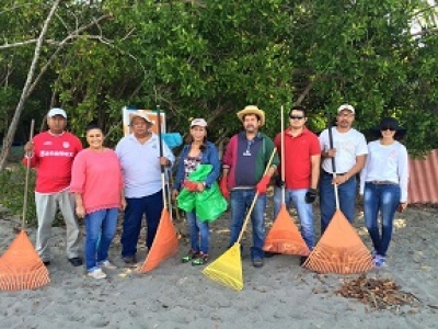 Retiran ocho toneladas más de basura de Boca de Tomates