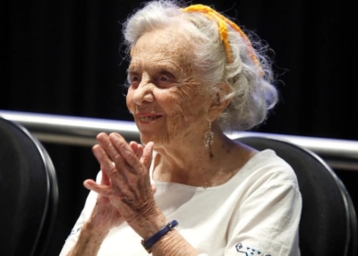 Los periodistas se deben respeto; hoy las redes sociales están abarrotadas de influencers que deshumanizan el oficio: Elena Poniatowska