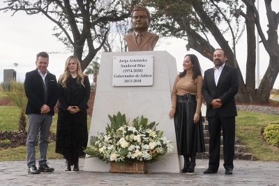 Acude Pablo Lemus a develación del busto y nomenclatura de la avenida Jorge Aristóteles Sandoval Díaz, ex Gobernador del Estado