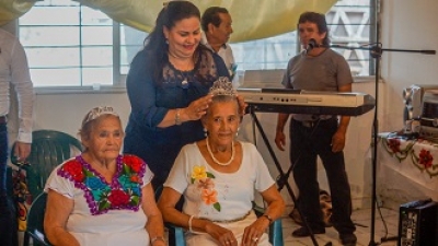 Festejan el 21 aniversario del grupo “Edad de Oro”