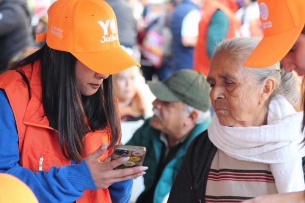 Dan atención prioritaria a personas adultas mayores para prerregistro de la Tarjeta Única en recaudadoras estatales