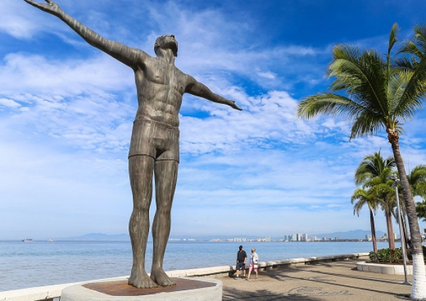 Donan nueva escultura monumental a Puerto Vallarta