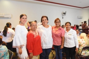 Más de 600 mujeres líderes de Tomatlán se suman a Violeta