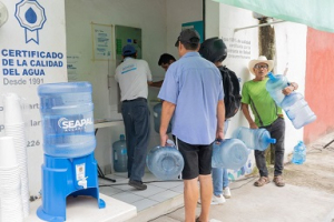 Llenan más de 40 mil garrafones gratuitos en los Aguamáticos de SEAPAL