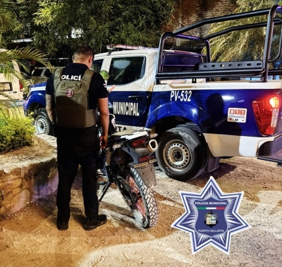 Seguridad Pública de Puerto Vallarta recupera moto con reporte de robo