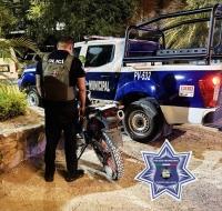 Seguridad Pública de Puerto Vallarta recupera moto con reporte de robo