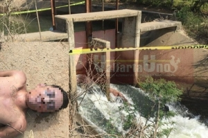 Encuentran a un ahogado en canal de riego en Tomatlán; estaba atorado en la compuerta