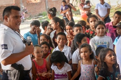 Llevan DIF y Seguridad Ciudadana alegría a niños de la zona rural