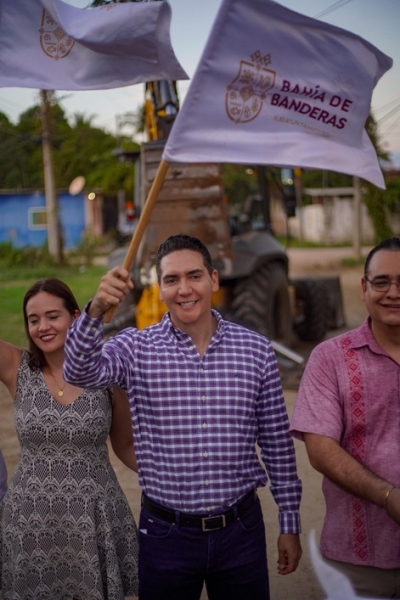 Héctor Santana dio arranque de obra en la calle Josefa Ortiz de Domínguez en Mezcalitos