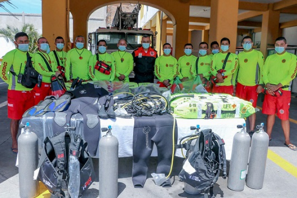 Entrega alcalde de Vallarta equipo a Protección Civil y Bomberos