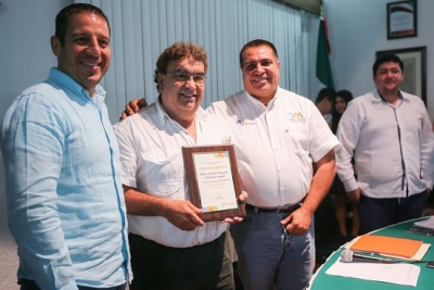 Reconocen aportación del meteorólogo Víctor Cornejo López