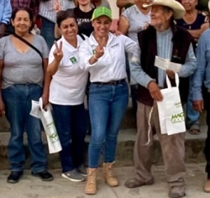 Magaly Fregoso visita comunidades de Guachinango y Mascota