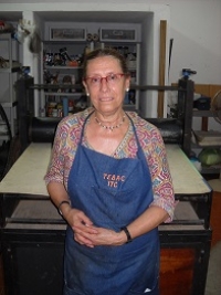 Pilar Bordes comparte su arte en el taller de grabado “Imagen y Reflexión”