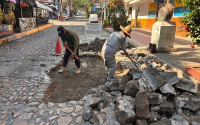 Continúan avanzando los trabajos de bacheo y...