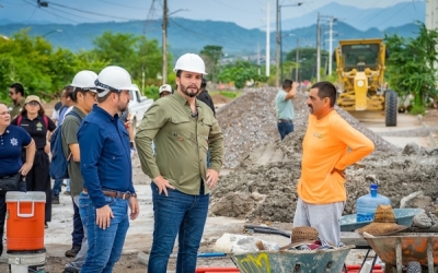 Luis Munguía supervisó obra del Puente Amado...