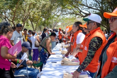 Entregan apoyos a 667 familias afectadas por lluvias en Puerto Vallarta