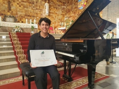 Orgullosamente vallartense… Marco Antonio Reyes gana 1rer lugar en concurso internacional de piano F. Chopin en España