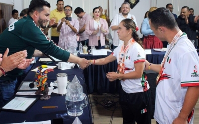 Reconoce Ayuntamiento a atletas vallartenses que...