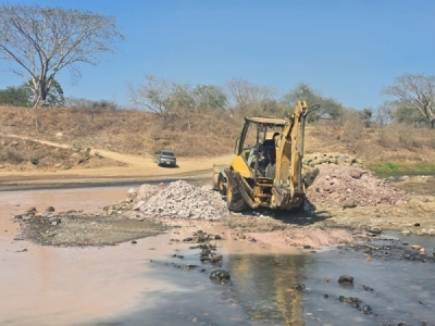 Habilita Gobierno de Vallarta vía alterna tras daños en el puente de La Desembocada