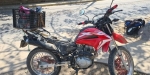 Traía una “poderosa” motocicleta…. Más chueca...